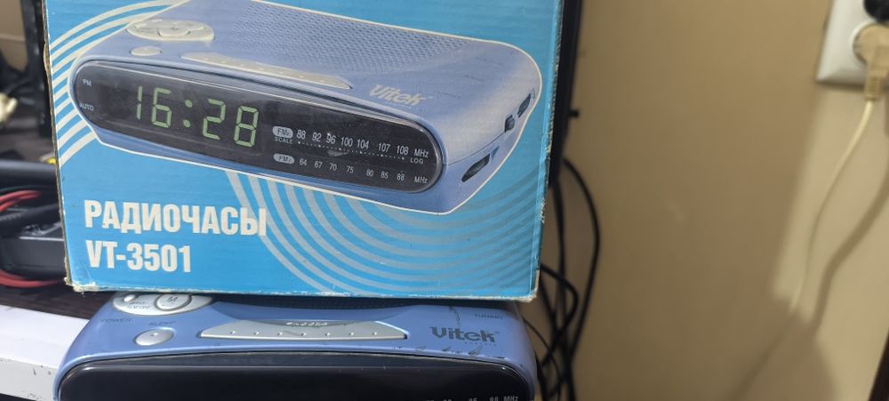 Радио FM и часы VITEK VT 3501