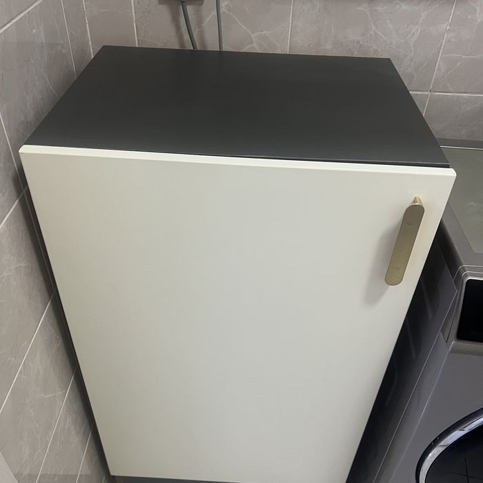 Напольный шкаф в современном стиле