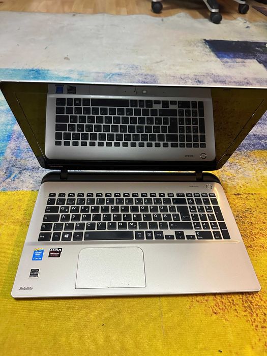 laptop Toshiba L50, core i5, ram 12 gb, video 2 gb dedicat, ssd 120 gb