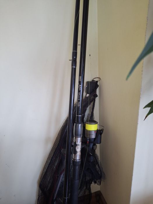 Продавам 3 шаранджийски въдици с калъф