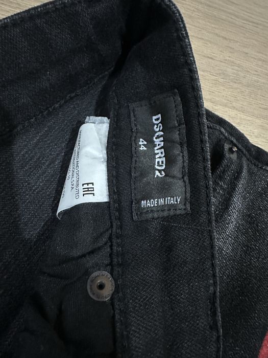 Мъжки тъмни дънки