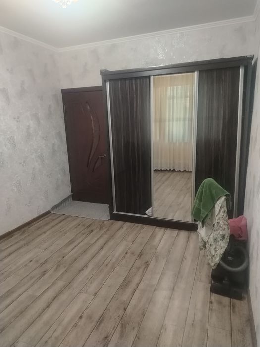 2 xonali 11 maktab oldidan srochni sotiladi