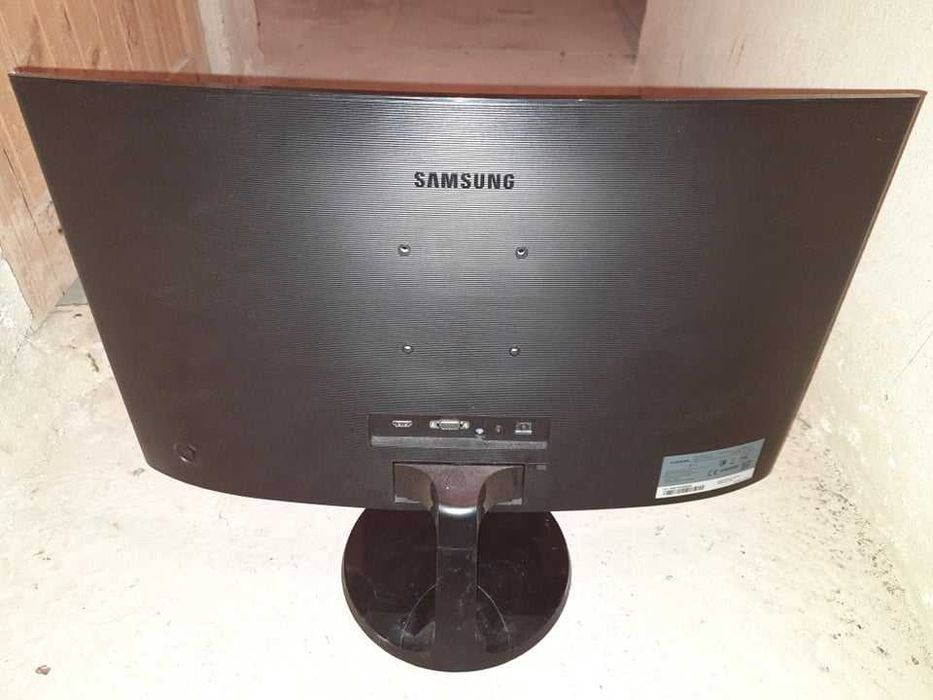 Нов 24" инчов извит Samsung монитор