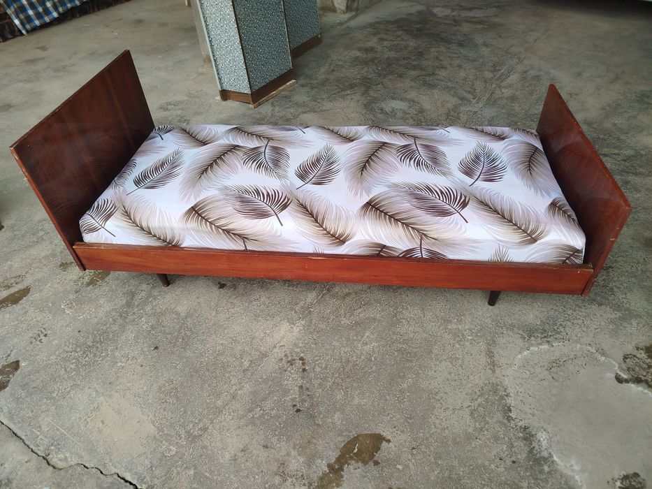 Бир кишилик диван кровать сотилади