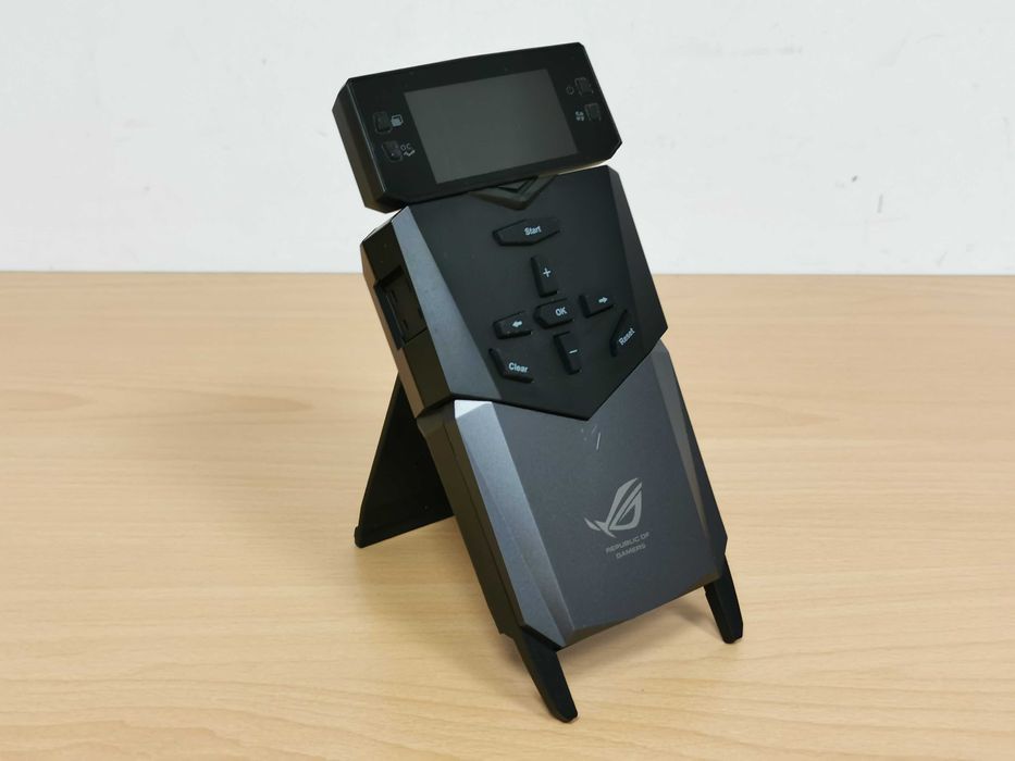 Asus OC Panel и стойка за монтаж