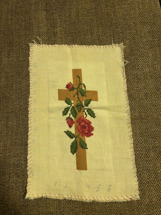 Гоблени “Кръст с Роза” “пролет в планината” “Смърф” “Роза”