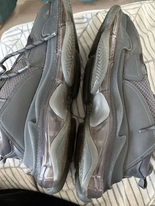Balenciaga triple S grey