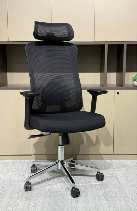 Игровое кресло эргономичное с поддержкой спины и регулировкой высоты