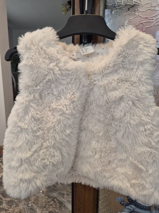 Vestuta pufoasa potrivita pentru rochițe H&M