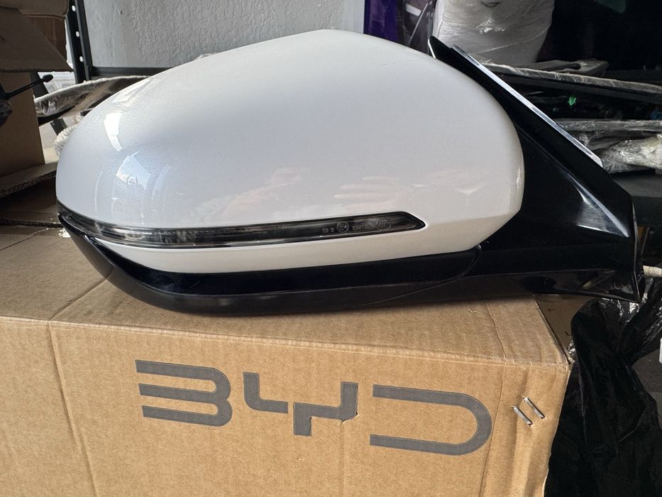 Продается боковое зеркало BYD song plus