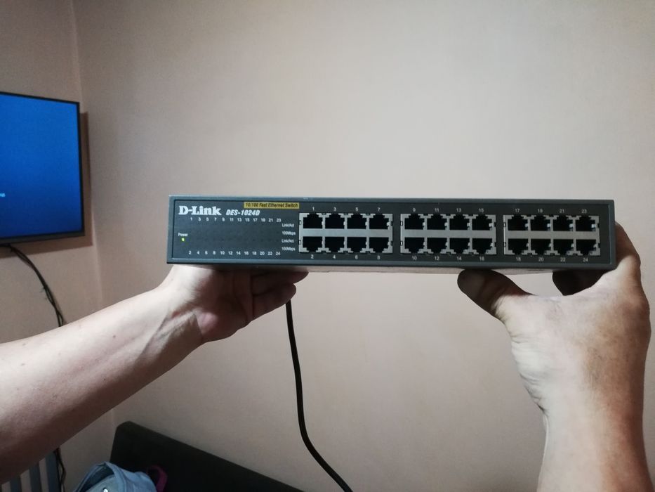 2 Switch-а и един Firewall - HP 1810-48G, D-Link DES-1024D, HotBrick VPN 800/2G
