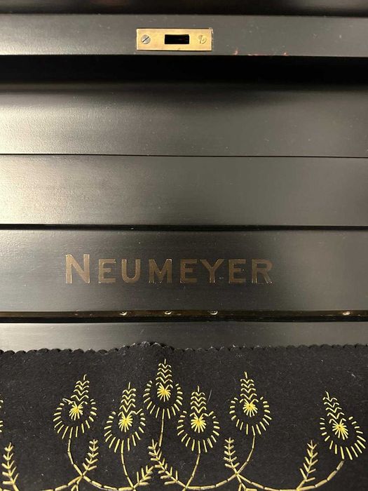 Pianina Neumeyer reconditionata si acordata