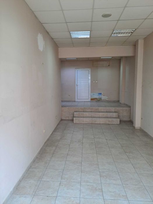 Дава се под наем Магазин в Добрич, Градска болница - 40 кв.м за 255 € - Снимка #2