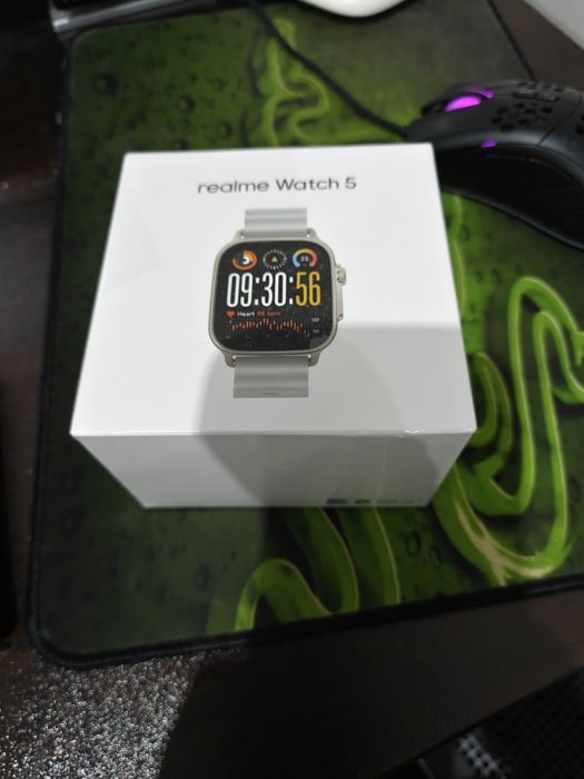 Часовник Realme Watch 5