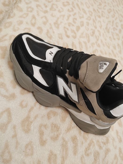 Продам новые кроссовки