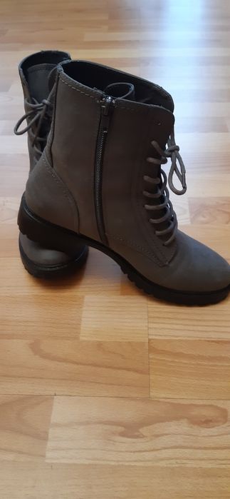 Дамски боти номер 39