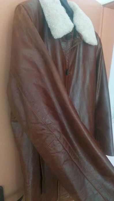 Кожено палто с яка