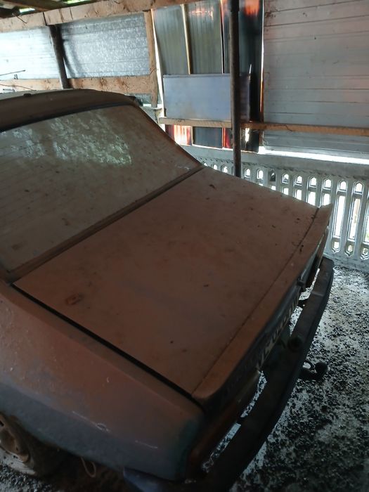 Dacia 1310 stat in garaj