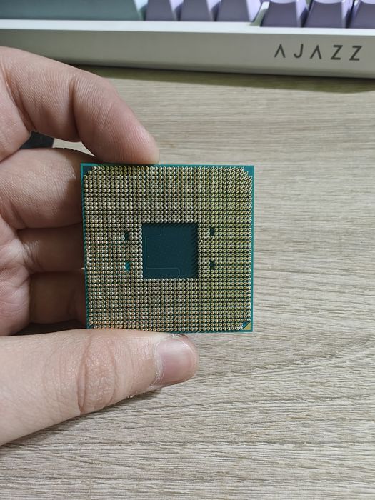 Продам процессор Amd Athlon 200GE