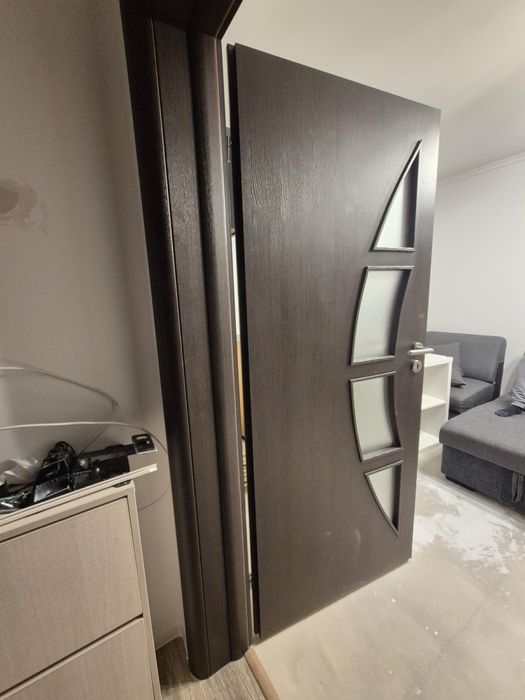 Vand usi in stare foarte buna