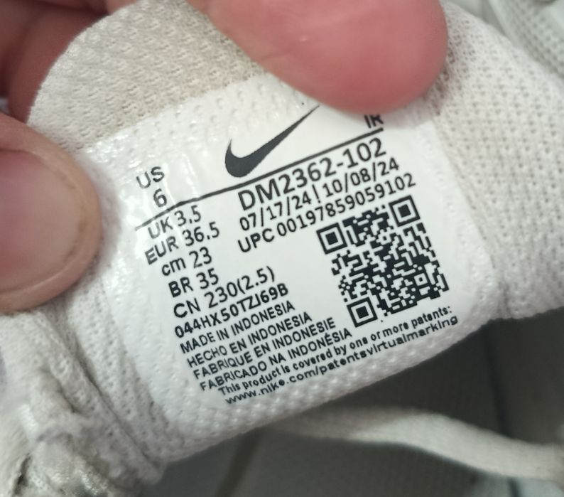 Женские кроссовки Nike