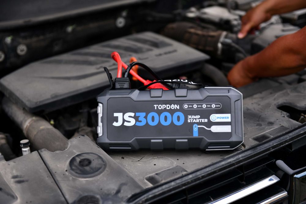Jump Starter TopDon JS3000, за двигатели до 9L, вградена LED светлина