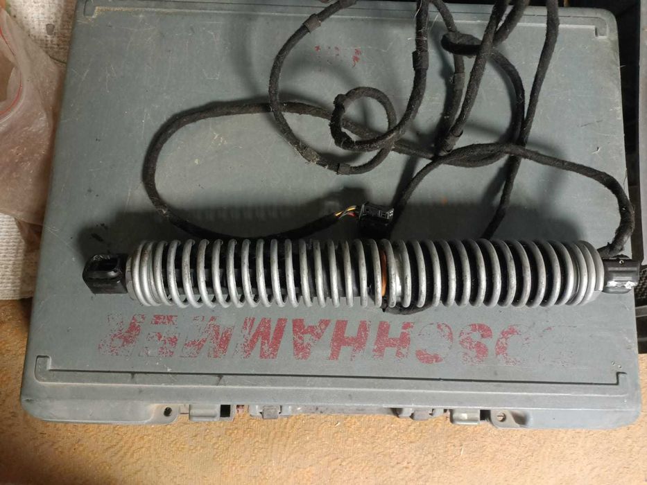 Привод крышки багажника на BMW X5 Электропривод багажника с пружиной
