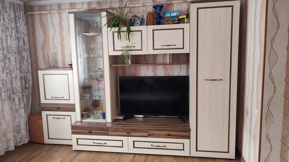 Горка в гостиную б/у