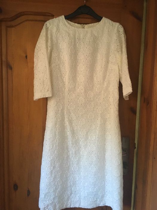 Рокля с рязана бродерия