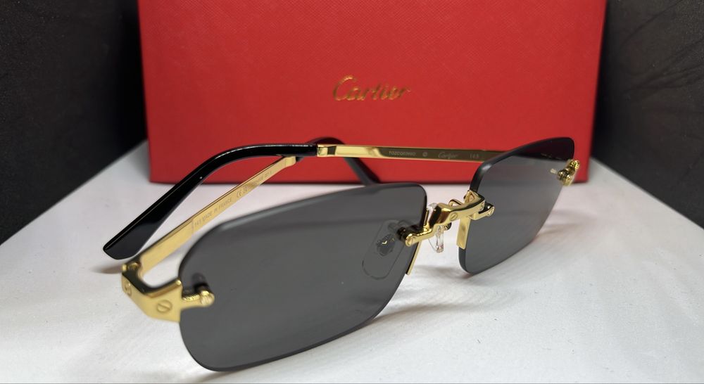 Слънчеви очила Cartier.