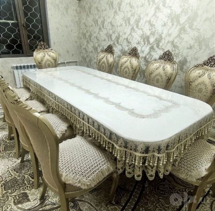 Клиенка и скатерть для стола с бахромой.