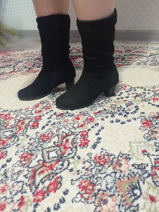 Продам замшевые сапожки