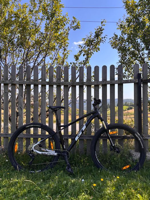 Bicicleta MTB GT, cadru M, roti 29