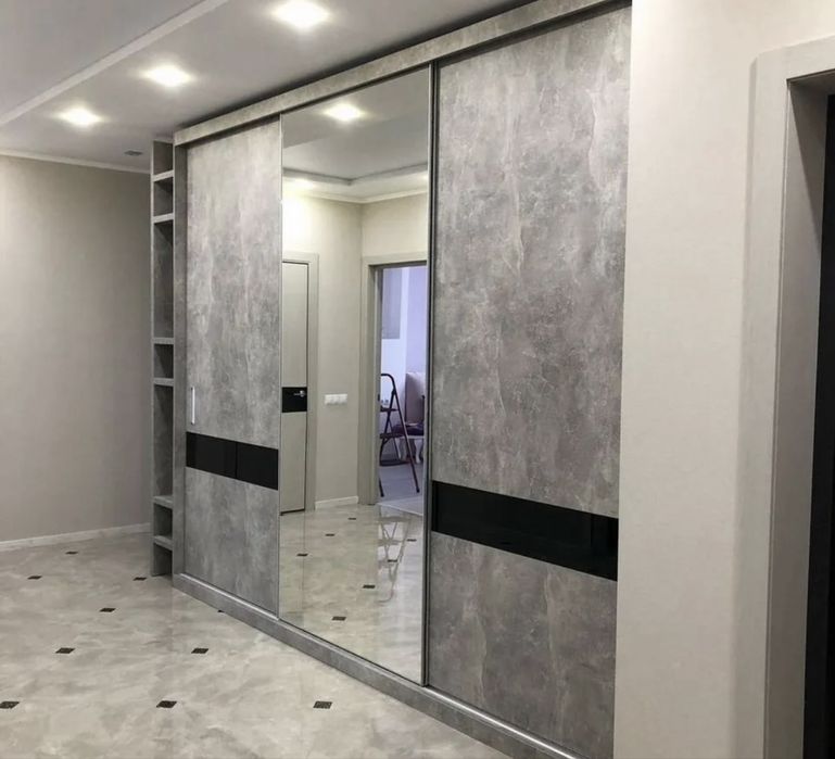 Шкаф купе с зеркалом