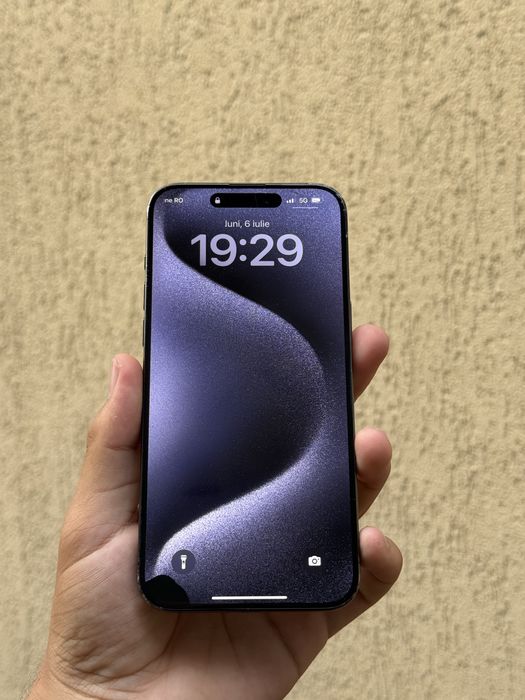 • Vand IPhone 15 Pro Max { 256GB }