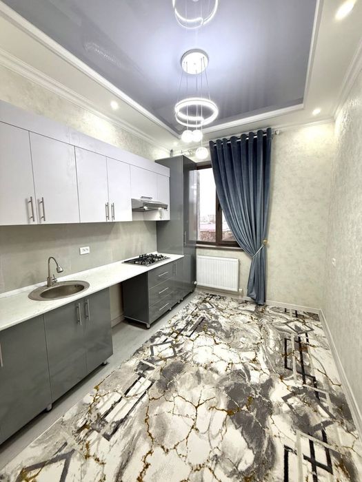 Сдается 2х комнатная квартира на 5 этаже Крытый рынок 450 $