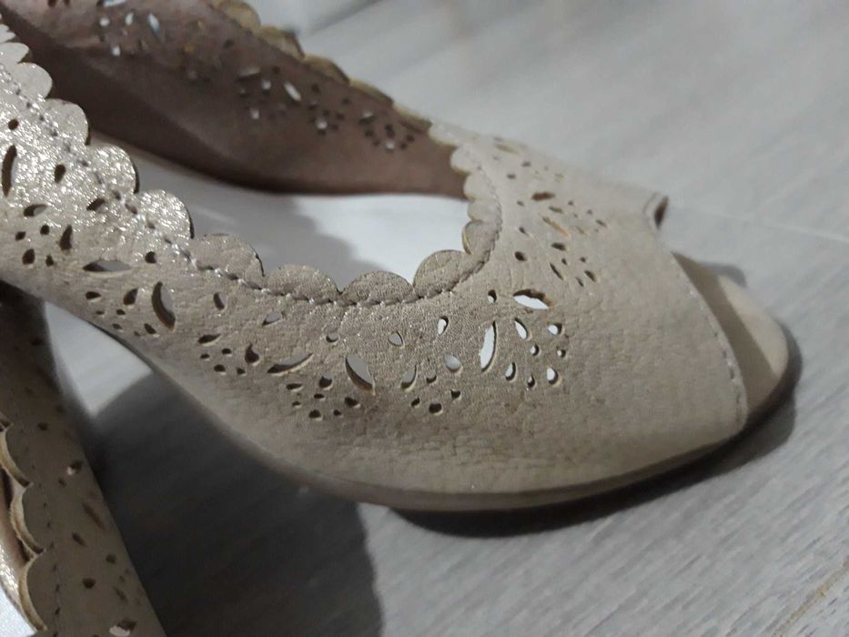 Vand sandale ocazie din piele Jana, marimea 37, interior 24 cm