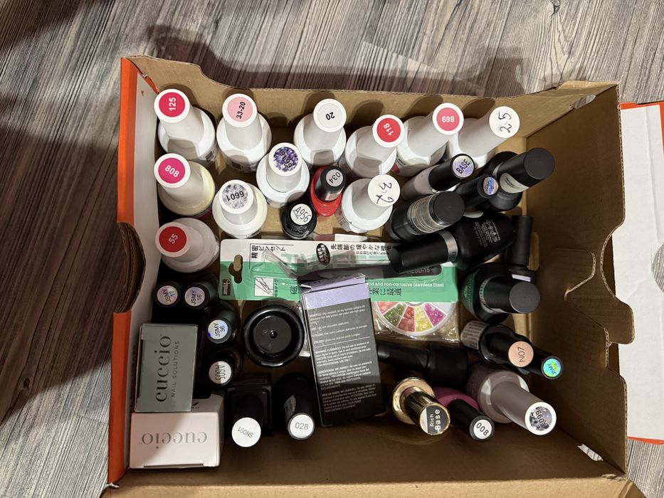 Продавам всичко необходимо за маникюр/изграждане.