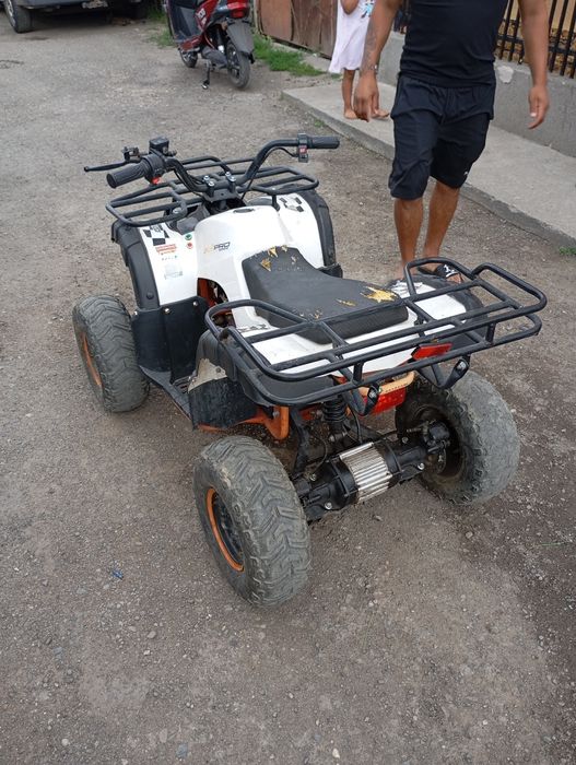 Vând ATV electric foarte puternic in stare perfecta de funcționare
