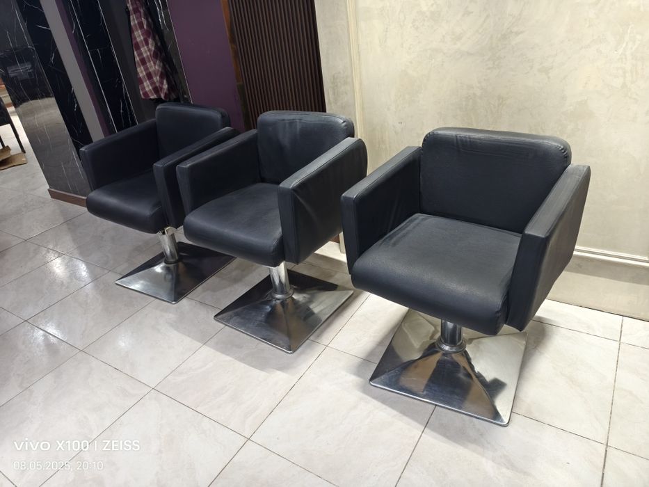 Парикмахерская кресло в отличном состояние