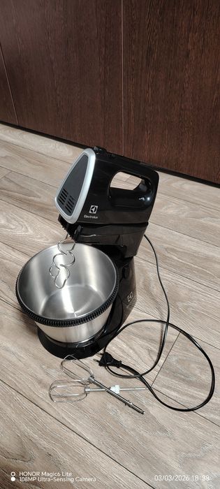 mixer cu bol Electrolux