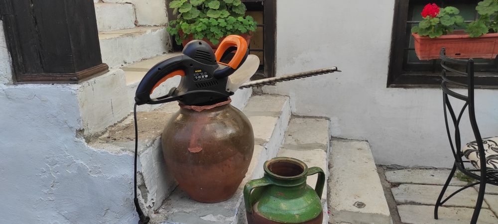 Електрически храсторез-предишна цена 70лв. нова цена 50лв