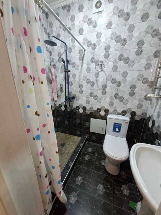 5 xonali kvartira sotiladi. Продаётся 5-комнатная квартира