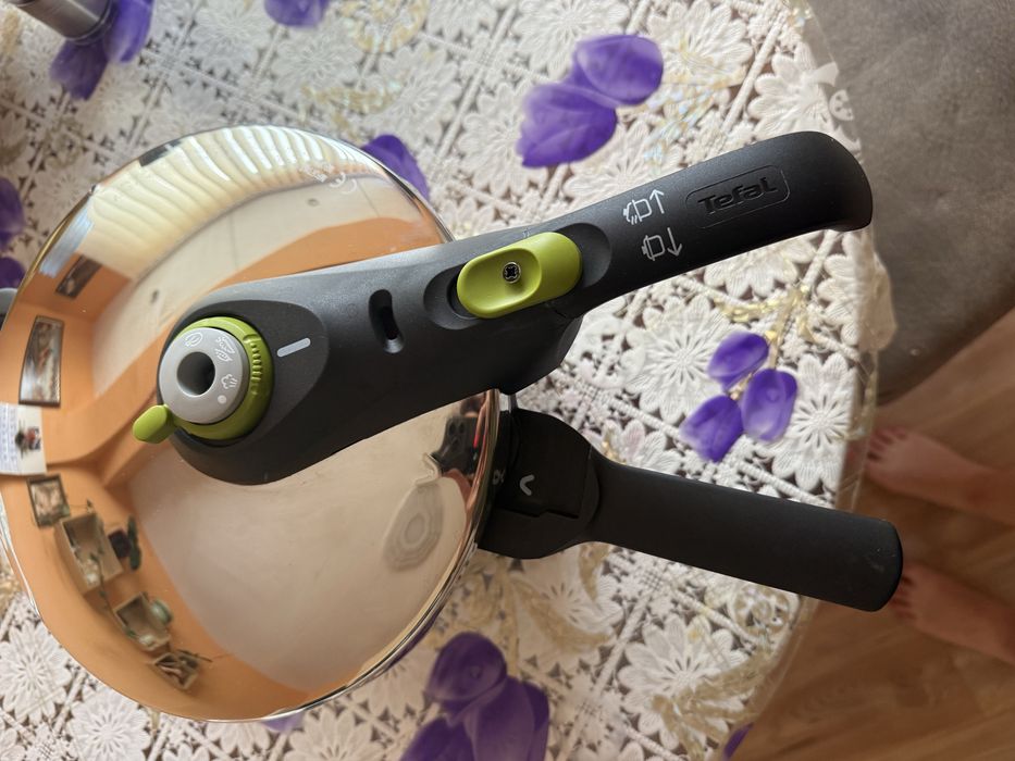 Тенджера под налягане tefal 6литра