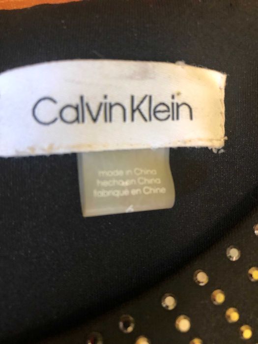 Рокля Calvin Klein с камъчета