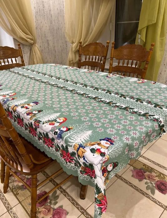 Новогодняя скатерть. Размер 150*220.Ребенок будет в восторге