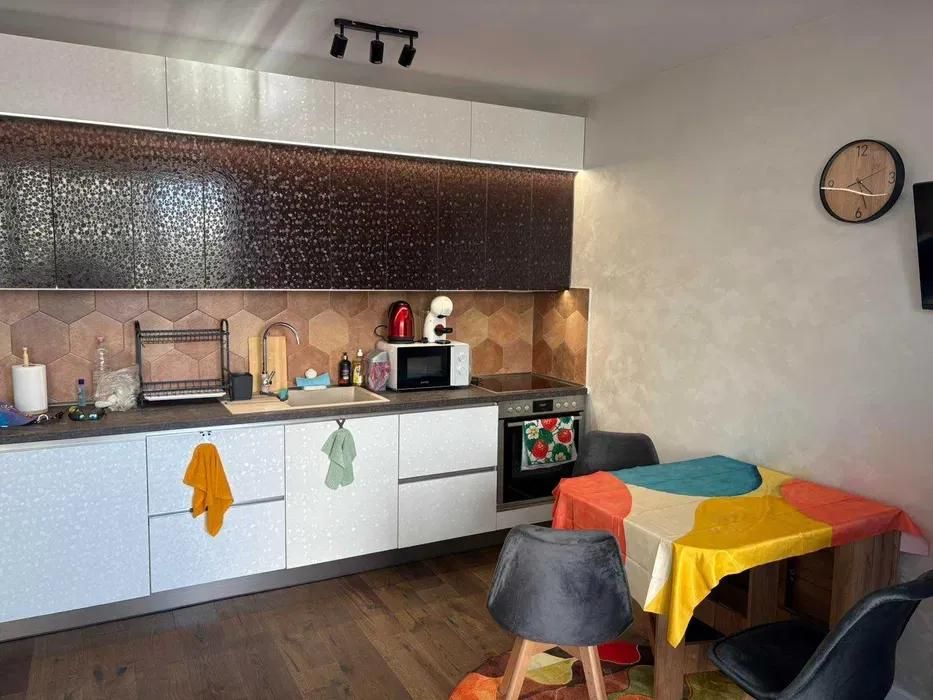 Дава се под наем Едностаен апартамент в Варна, Център - 45 кв.м за 398.82 € - Снимка #1