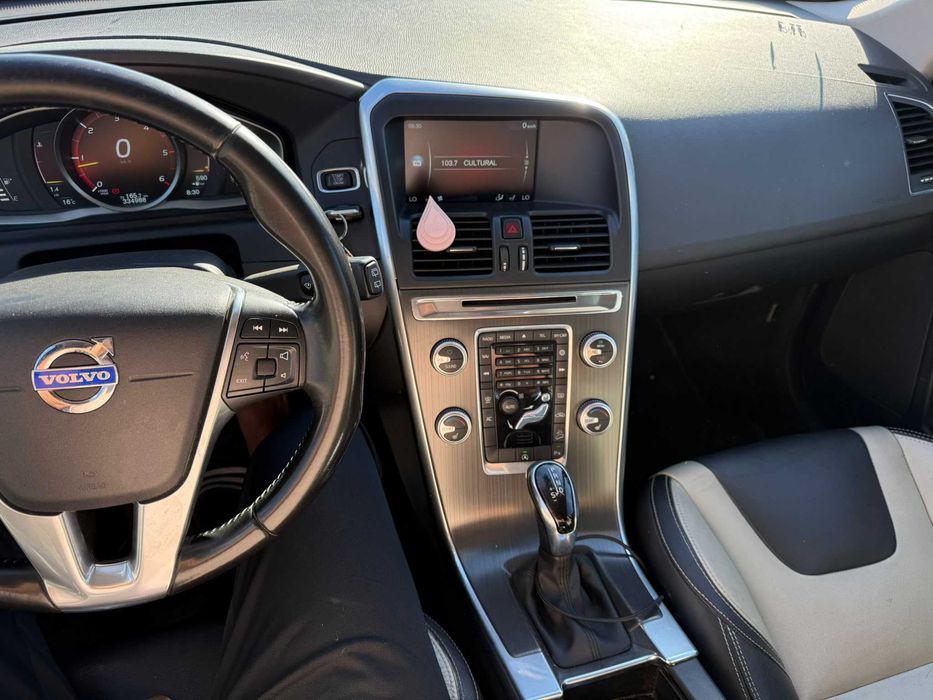 Volvo XC 60 , Motor 2.4 , 190 Cp, 4x4 , 2015 ,  8750 euro negociabil