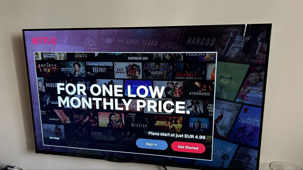 Panasonic TX-58GX700E 58" 4K Smart TV плюс стойка за стена