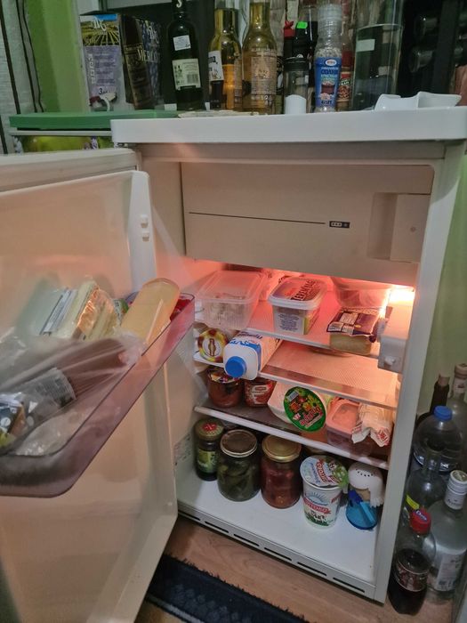 Хладилник Bosh и готварска печка Beko